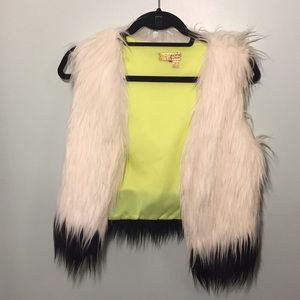 Faux fur white short sleeve jacket
